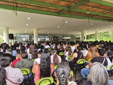 Foto 3 de la noticia: Primera reunión con padres de familia