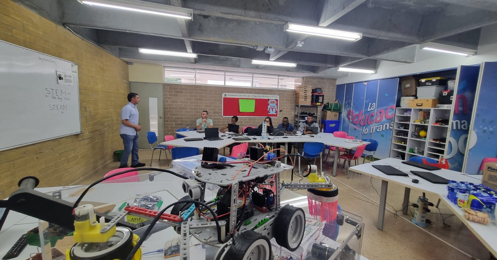 Foto 3 de la noticia: ¡ La José Miguel y la IE. Granizada programan !