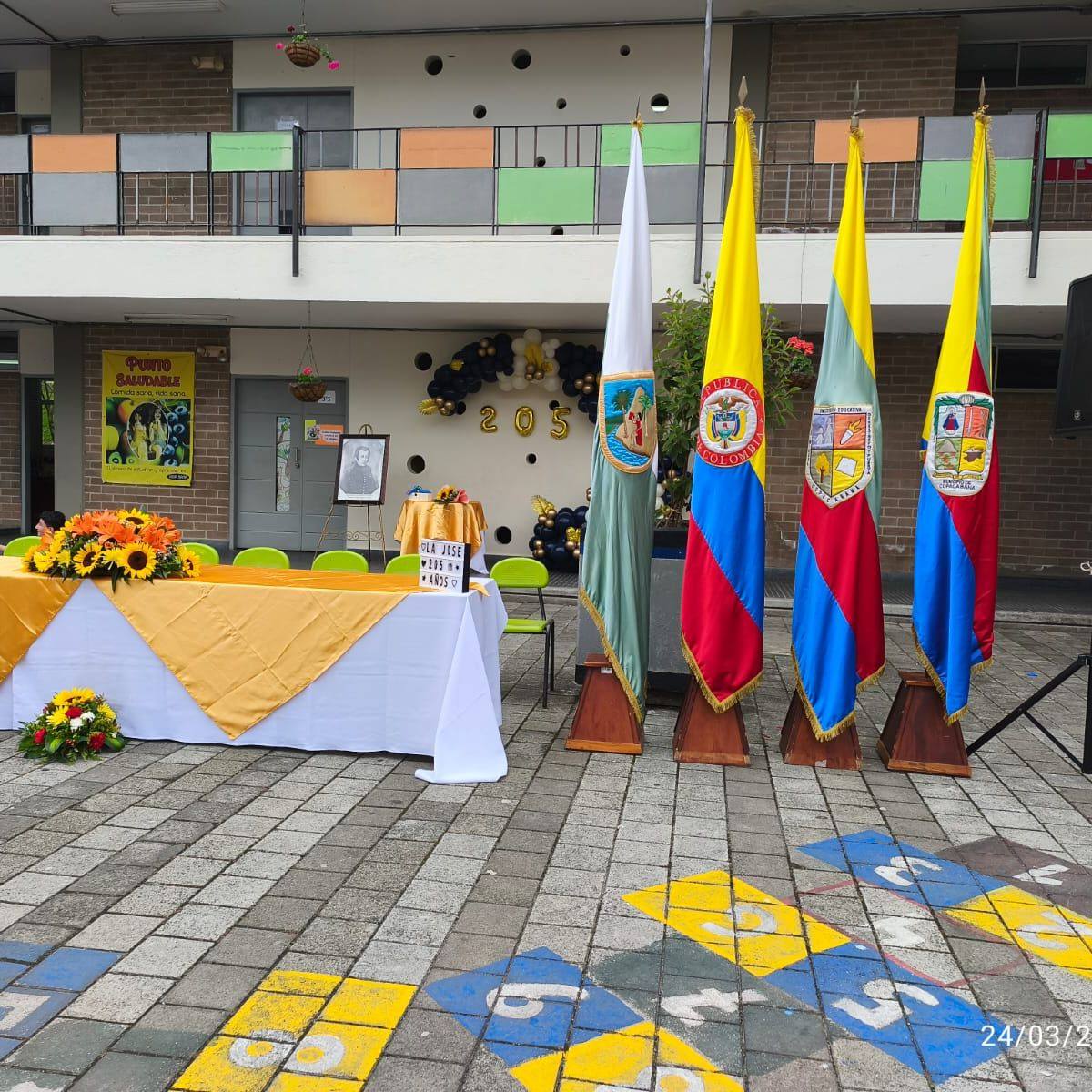 Foto 2 de la noticia: ¡ 205 años dejando huella !