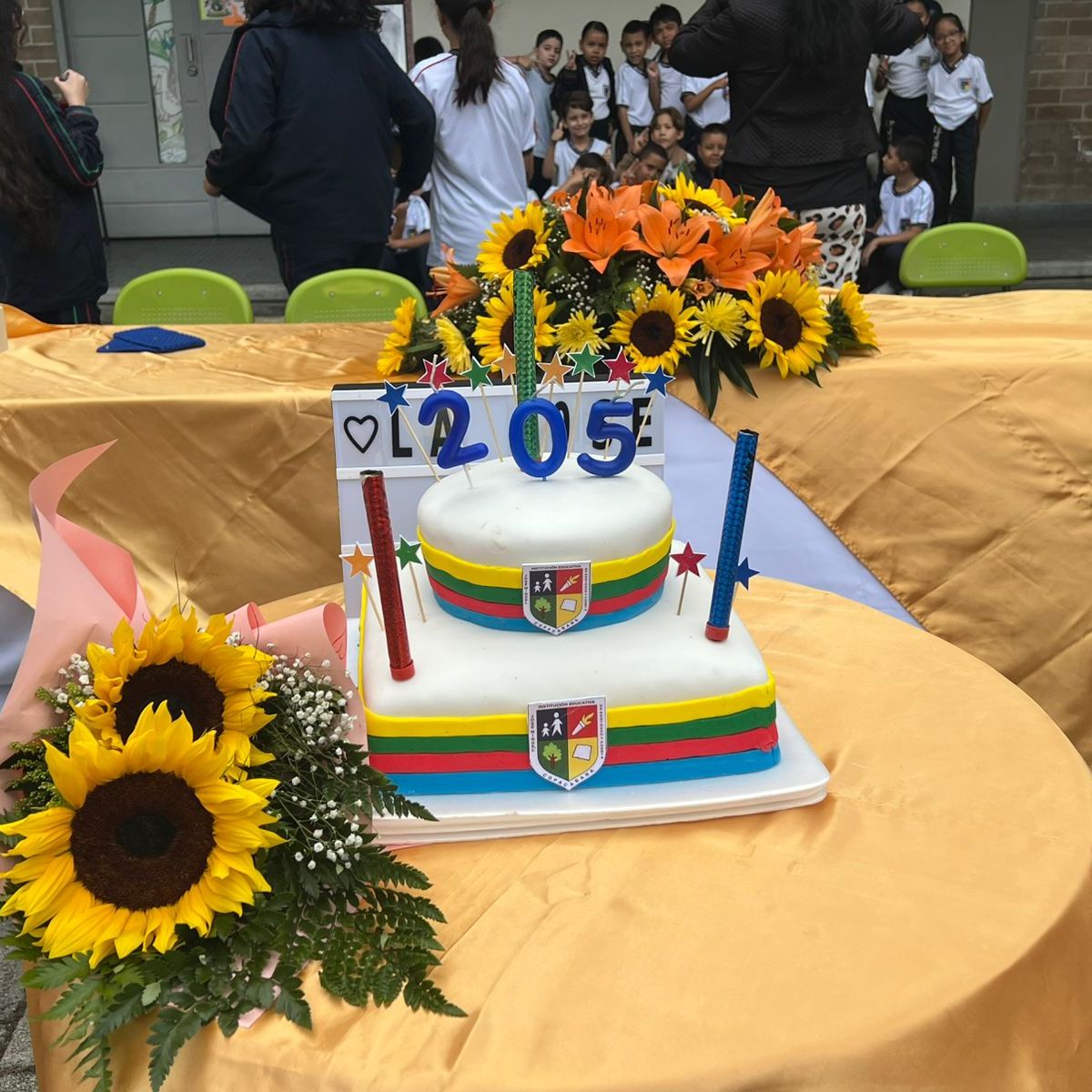 Foto 3 de la noticia: ¡ 205 años dejando huella !