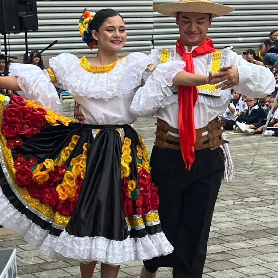 Foto 4 de la noticia: ¡ 205 años dejando huella !