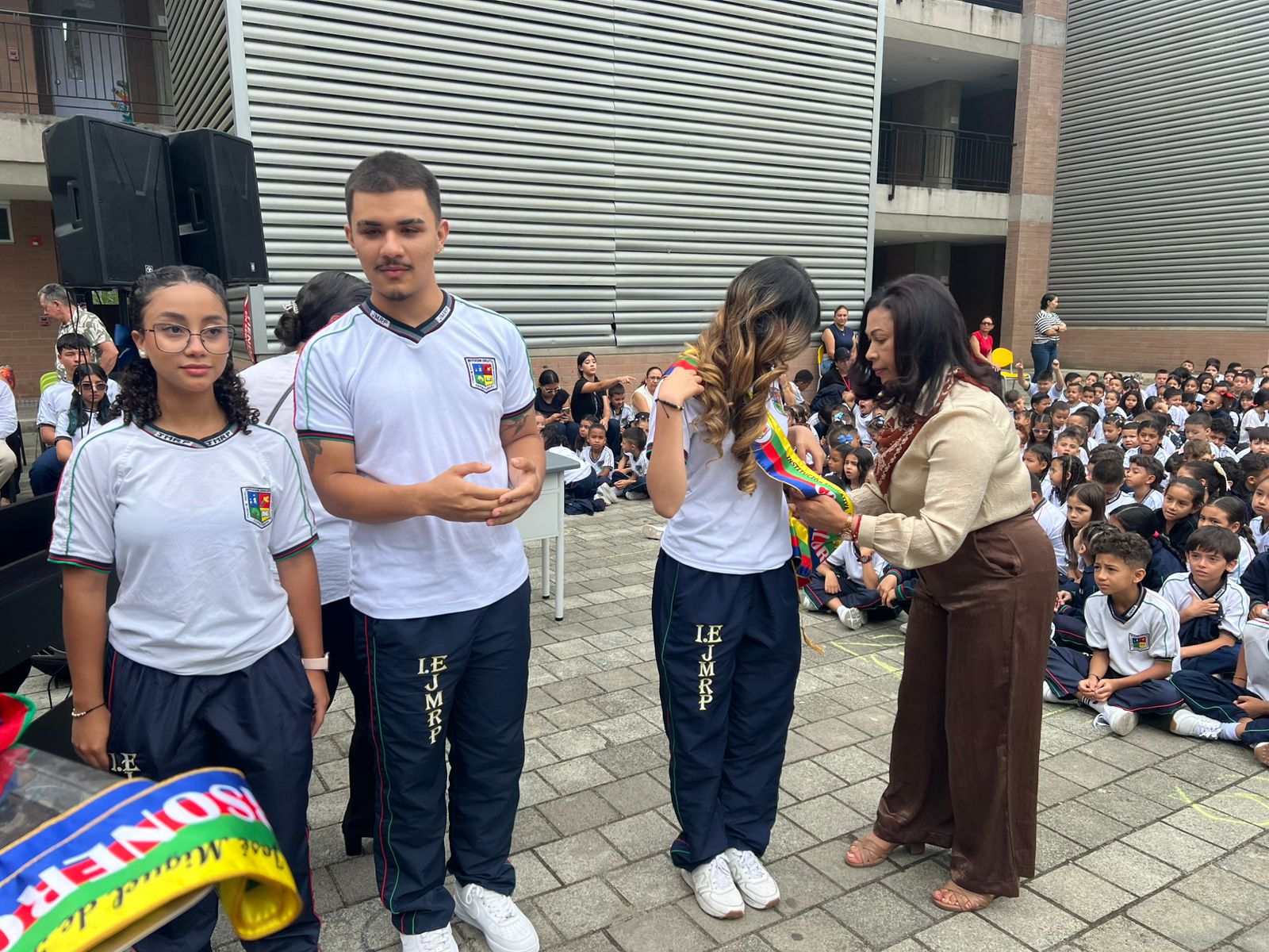 Foto 2 de la noticia: Posesión del Personero y la Contralora Estudiantil